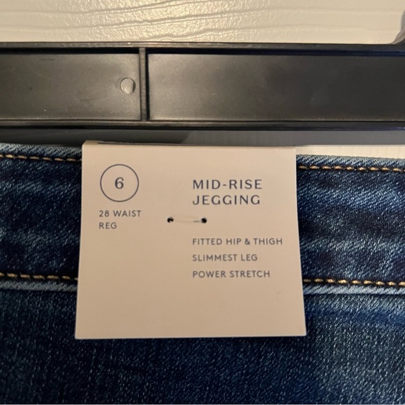 🆕 Universal Threads Mid Rise Jeggings in Dark Wash - Picture 4 of 6